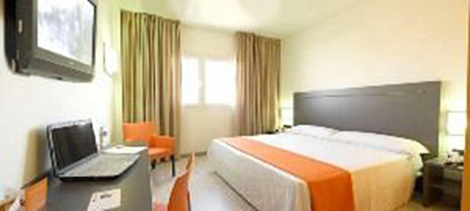 B&B Hotel Barcelona รูบี ภายนอก รูปภาพ