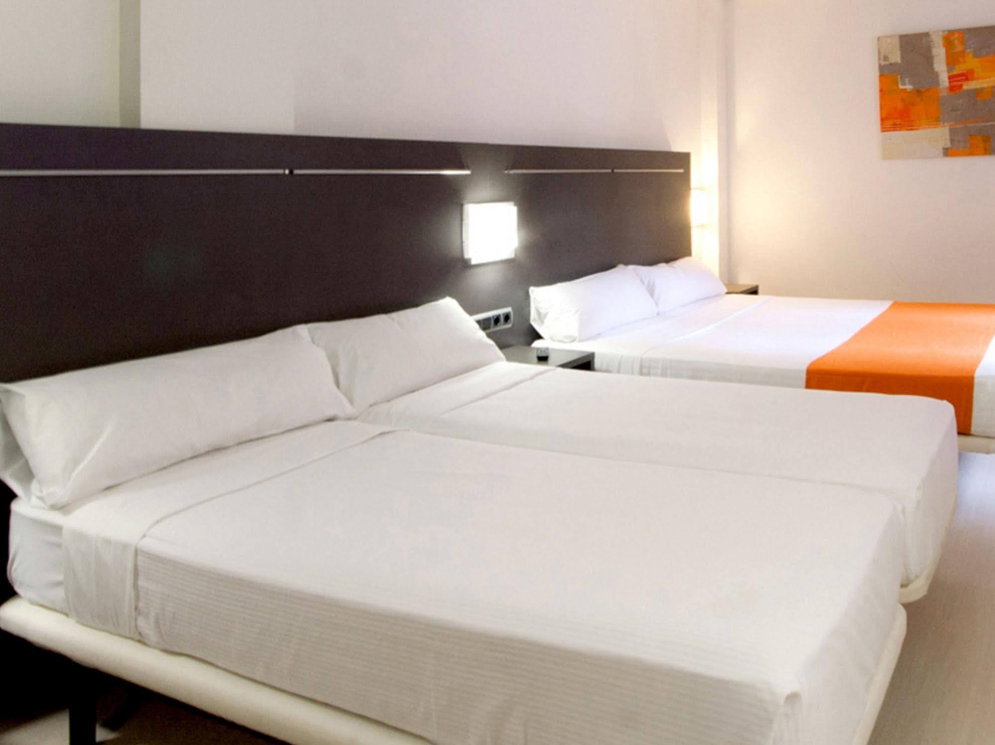 B&B Hotel Barcelona รูบี ภายนอก รูปภาพ